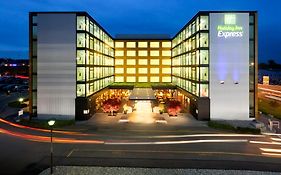 Holiday Inn Express Zürich Airport, an IHG Hotel